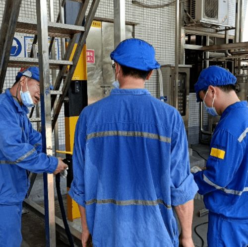 瑞思拜 烈日下的“守岗人”与乳制品的温度